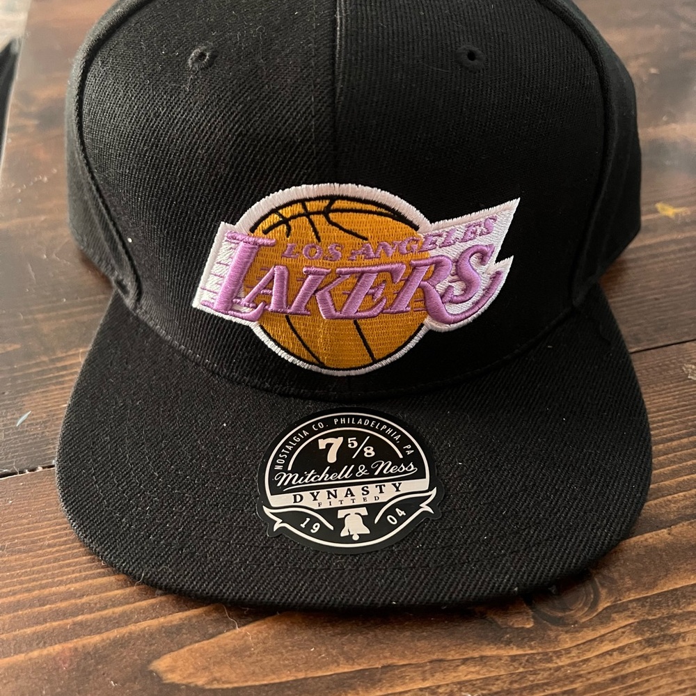 Lakers fitted hat. Mitchell and Ness 7 5/8